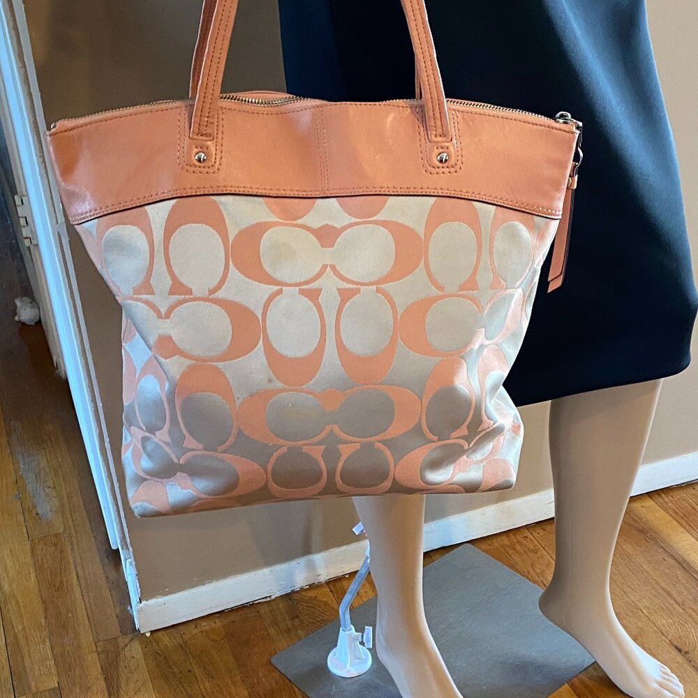Coach Laura Signature Tote Khaki/Peach - Picture 6 of 13